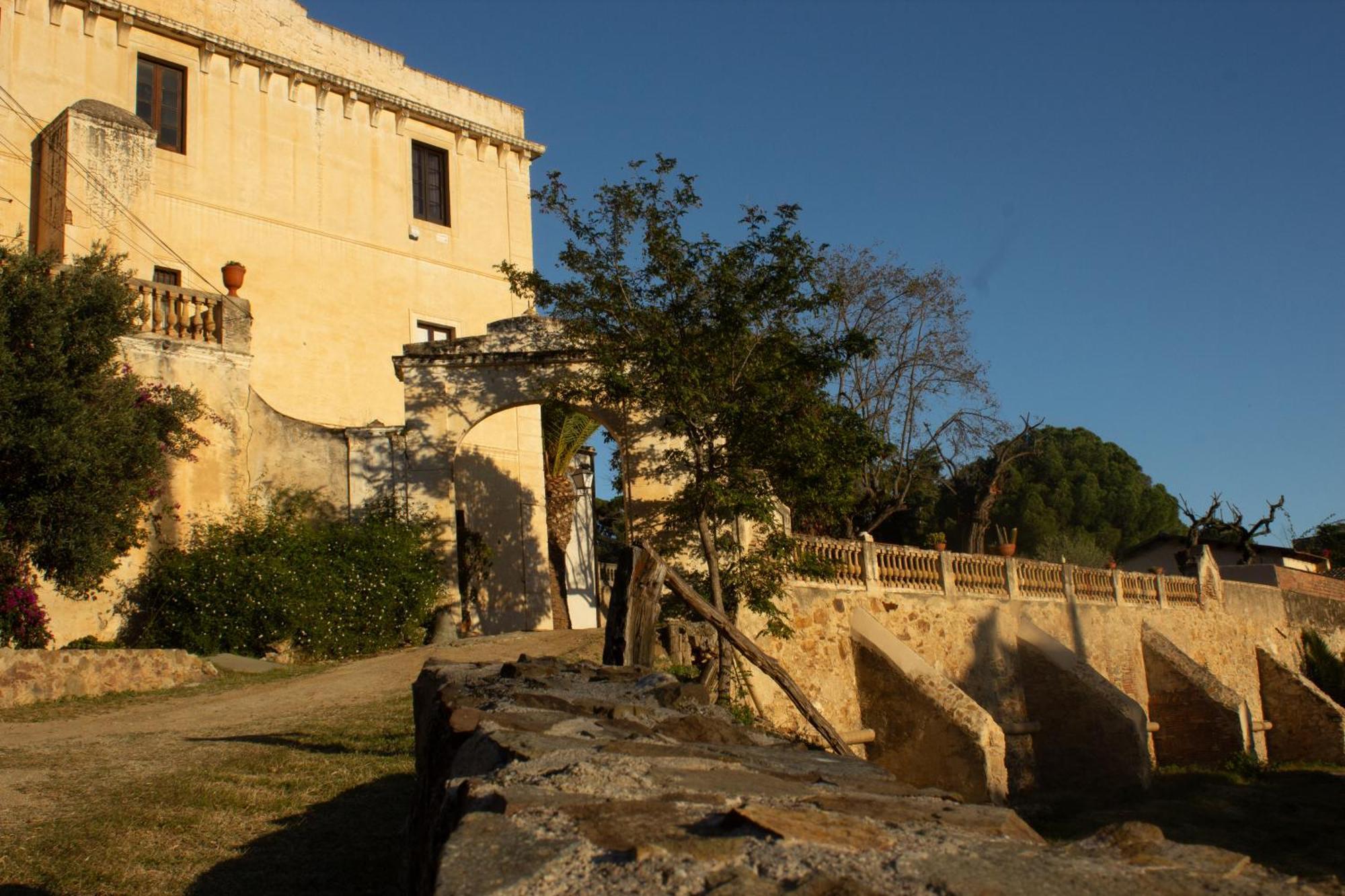 Can Rovira - Stunning Neoclassical Mansion, Just 20 Min Drive From Barcelona City Center, Ideal For Groups And Families Алейя Екстериор снимка