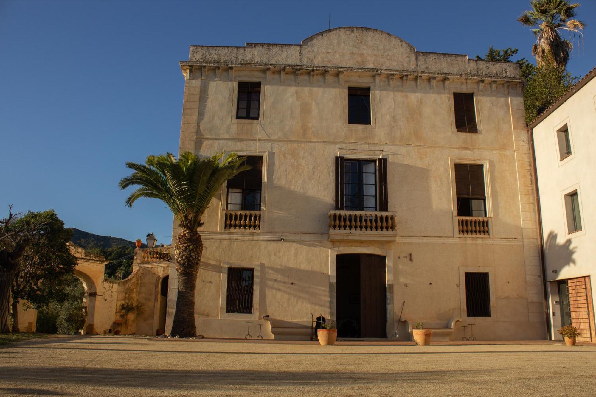 Can Rovira - Stunning Neoclassical Mansion, Just 20 Min Drive From Barcelona City Center, Ideal For Groups And Families Алейя Екстериор снимка